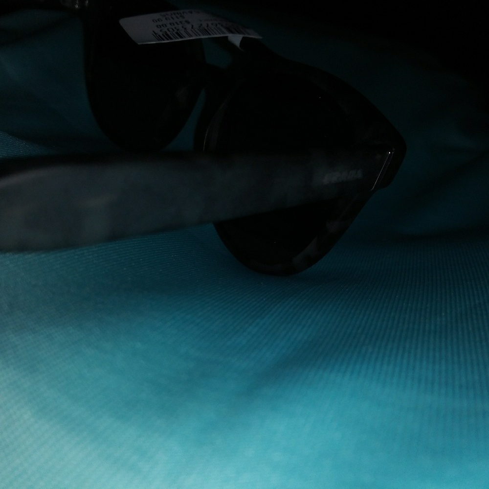 Prada sunglasses - Picture 3 of 5